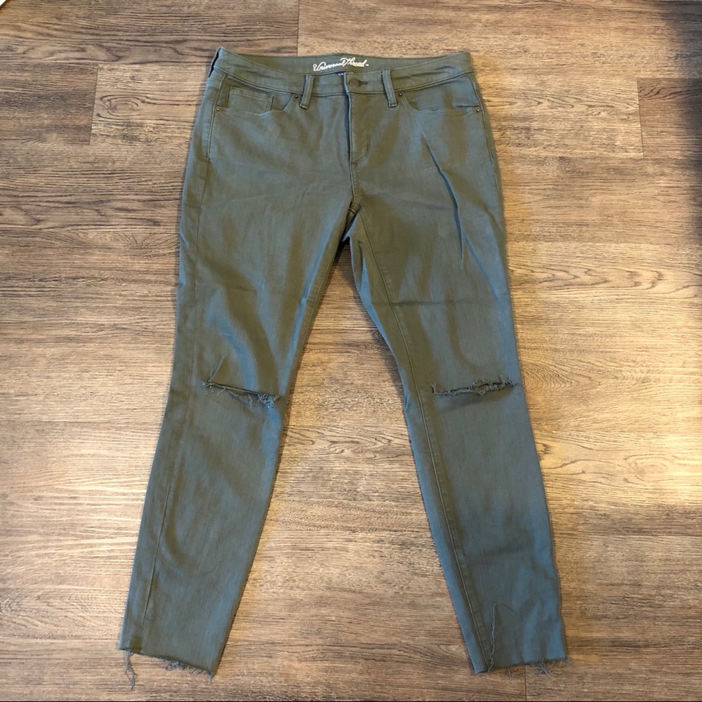 Universal Thread Distressed Skinny Jeans size 10
